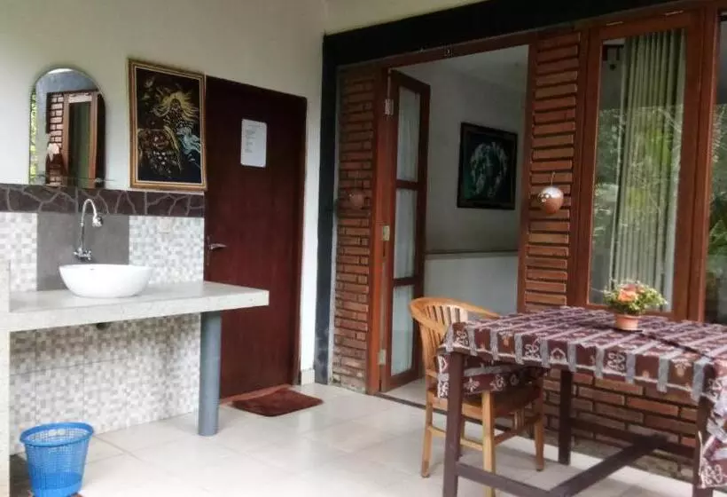 ペンション Khrisna Hs And Cottages