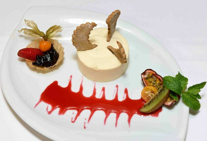 호텔 Logis Hôtel Le Saint Sebastien