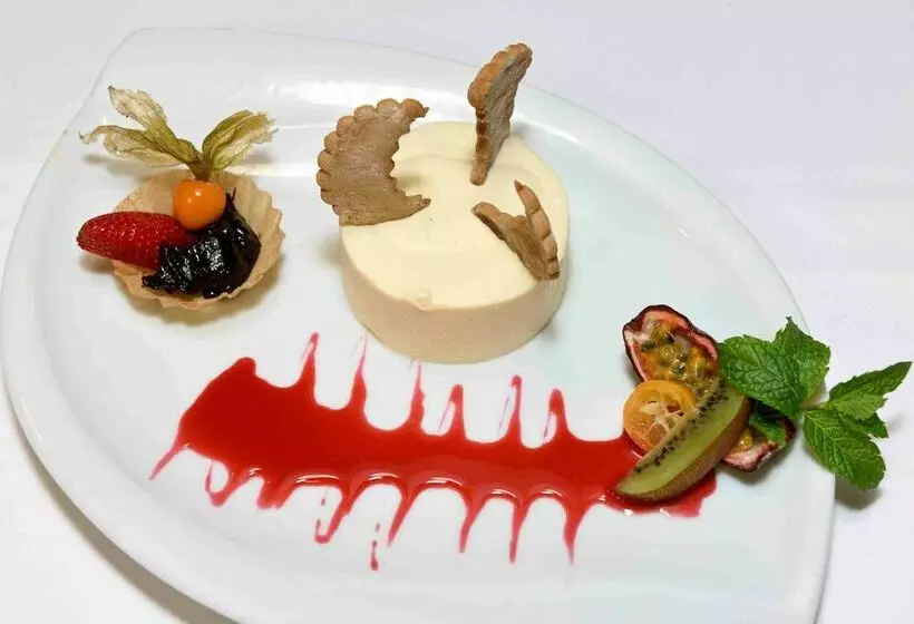 Hotelli Logis Hôtel Le Saint Sebastien