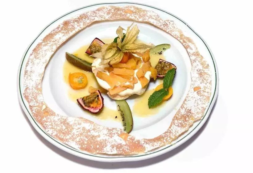 Hotelli Logis Hôtel Le Saint Sebastien