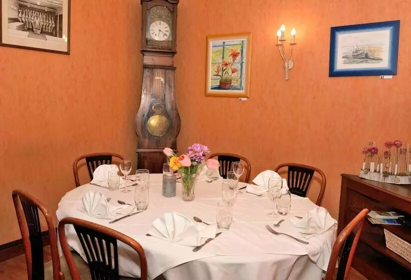 Hotelli Logis Hôtel Le Saint Sebastien