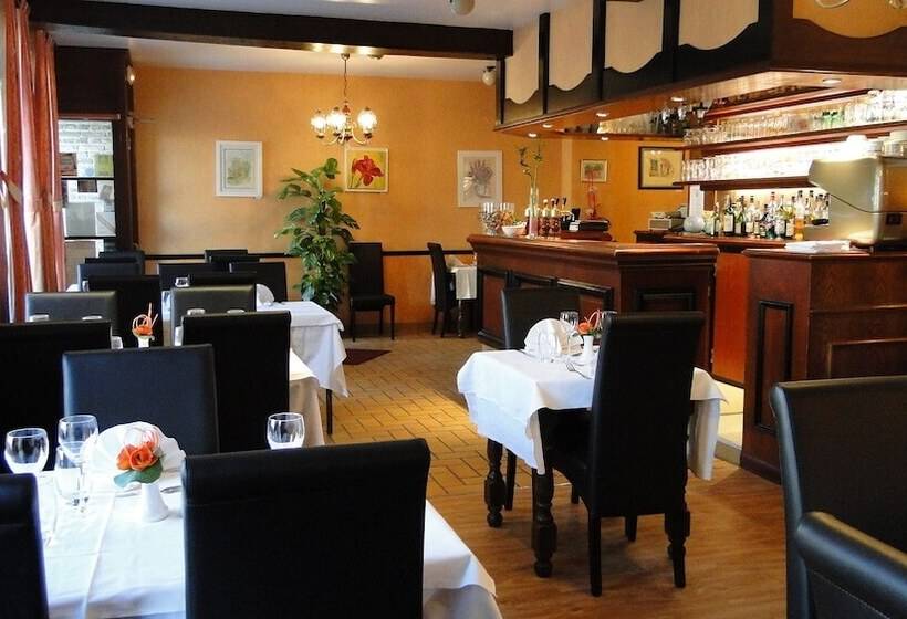 호텔 Logis Hôtel Le Saint Sebastien