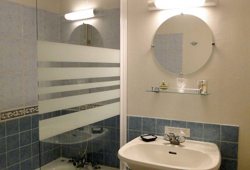 호텔 Logis Hôtel Le Saint Sebastien