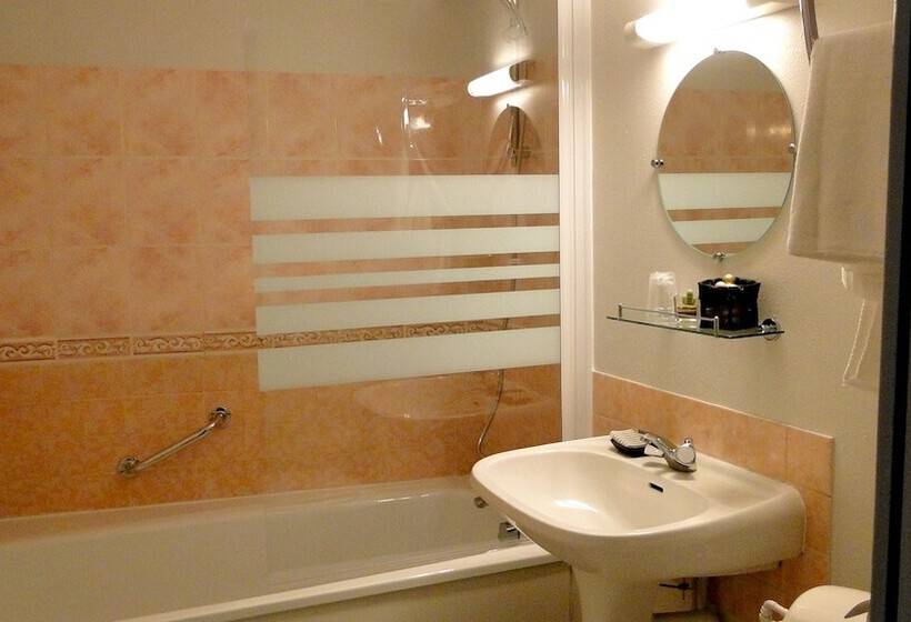 호텔 Logis Hôtel Le Saint Sebastien