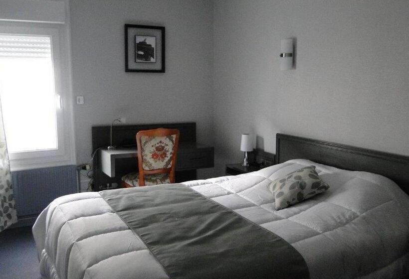 호텔 Logis Hôtel Le Saint Sebastien