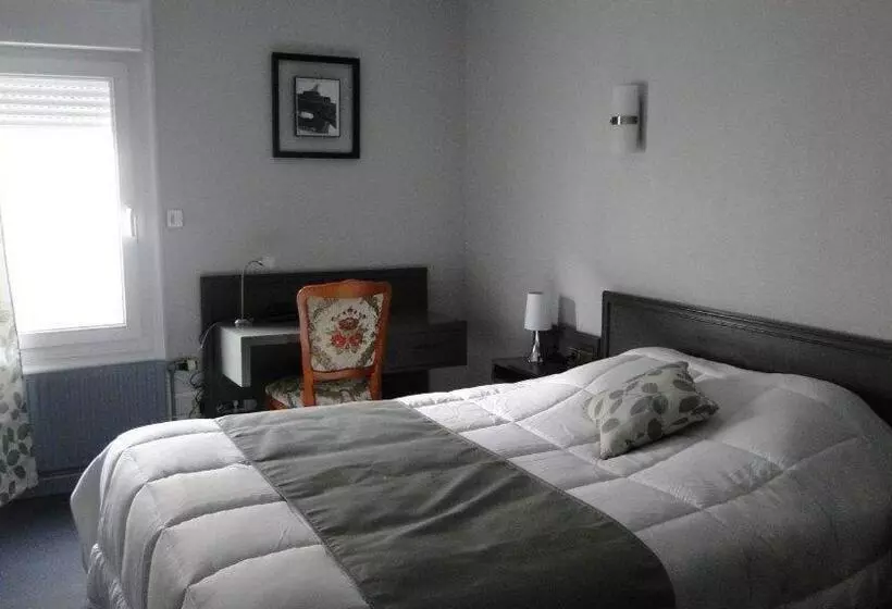 Hotelli Logis Hôtel Le Saint Sebastien