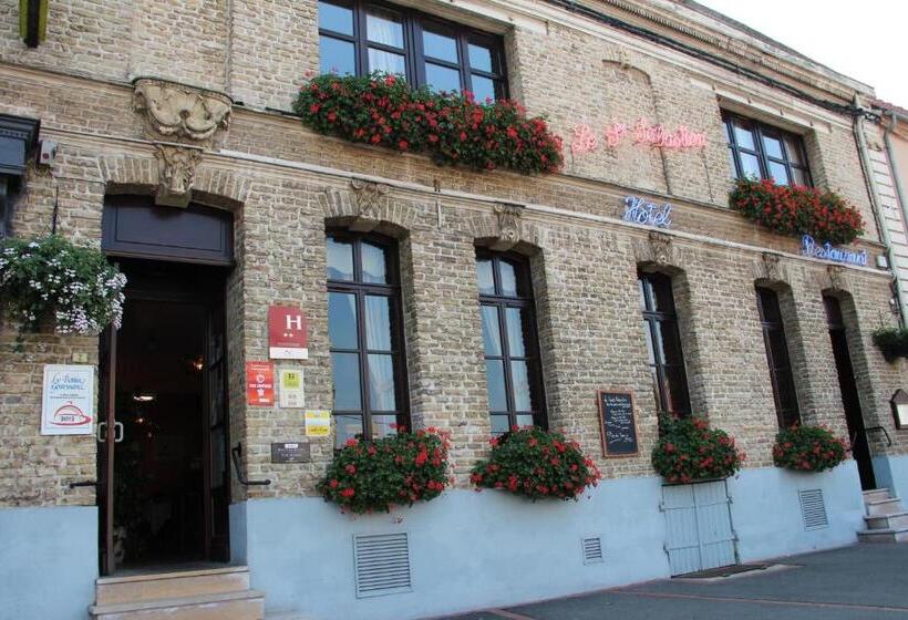 호텔 Logis Hôtel Le Saint Sebastien