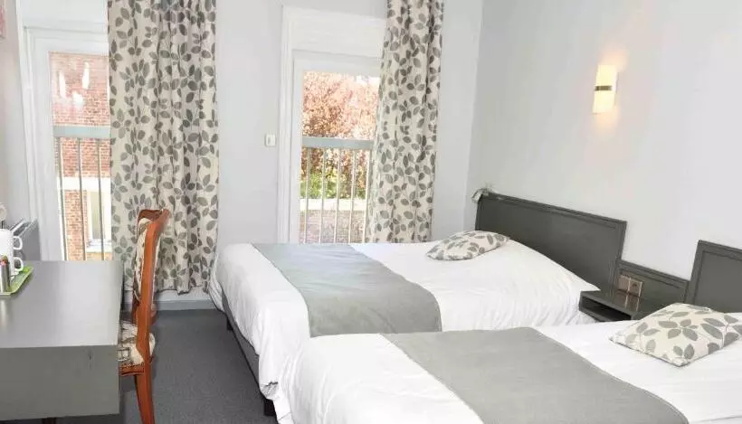 Hotelli Logis Hôtel Le Saint Sebastien