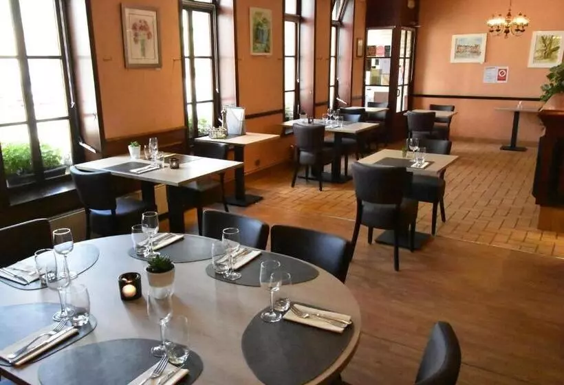 Hotelli Logis Hôtel Le Saint Sebastien