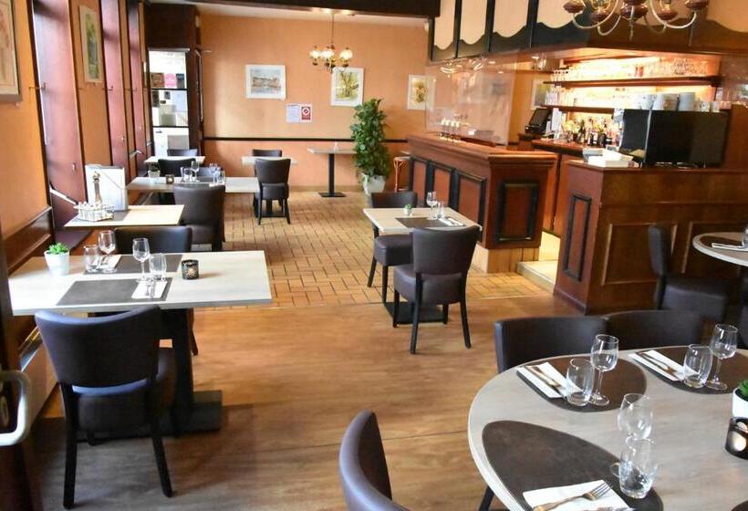 호텔 Logis Hôtel Le Saint Sebastien