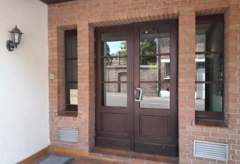 Hotelli Logis Hôtel Le Saint Sebastien