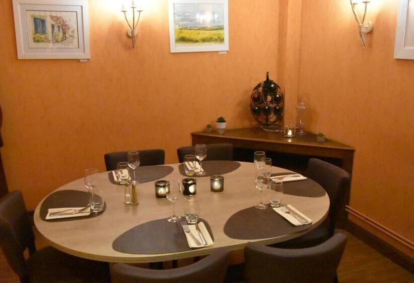 호텔 Logis Hôtel Le Saint Sebastien