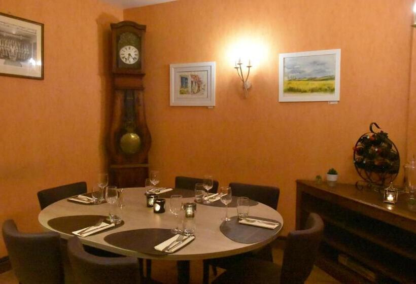 호텔 Logis Hôtel Le Saint Sebastien