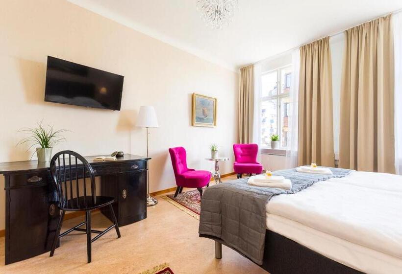 بنسيون L Drottninggatan 11