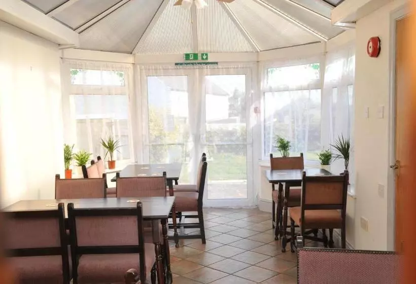 Majatalo California Inn