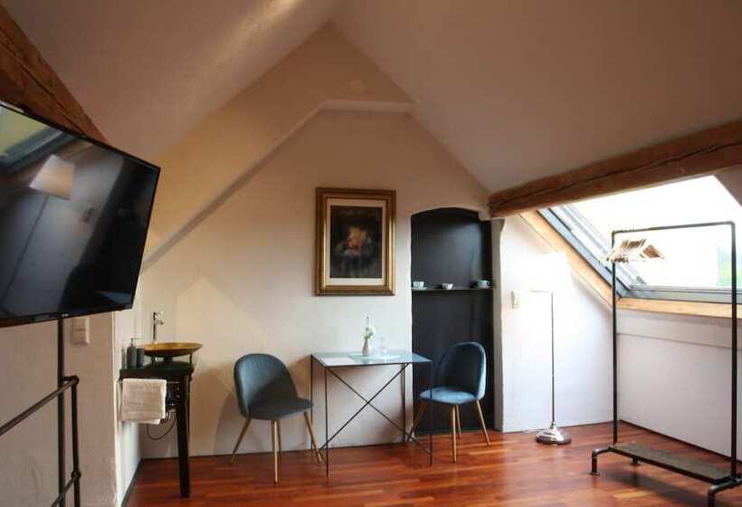 Art Be And B Bed And Breakfast