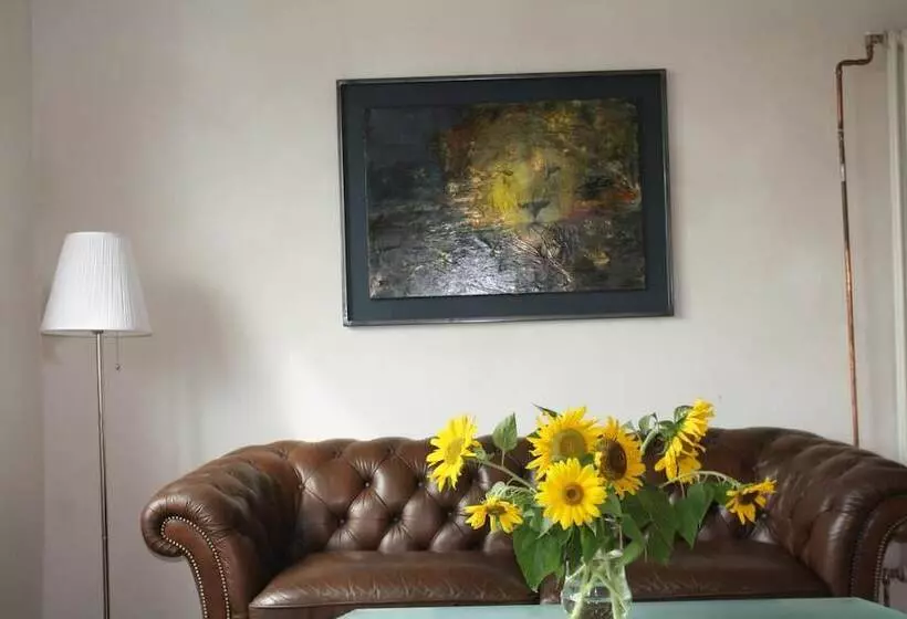 Art Be And B Bed And Breakfast