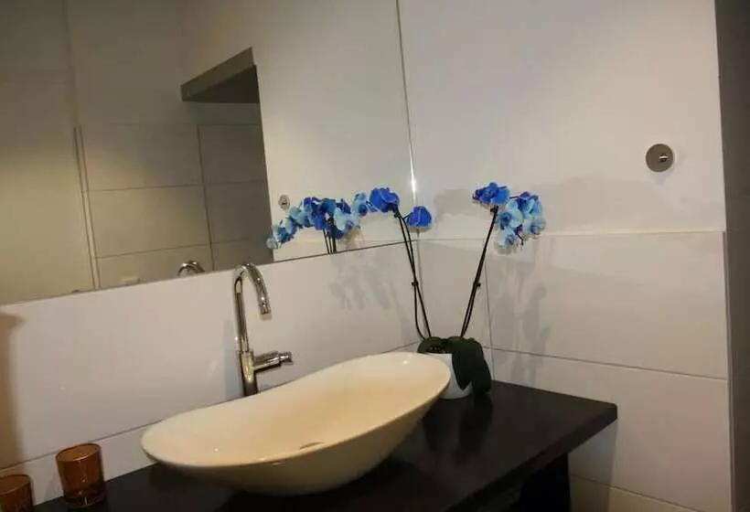 Art Be And B Bed And Breakfast