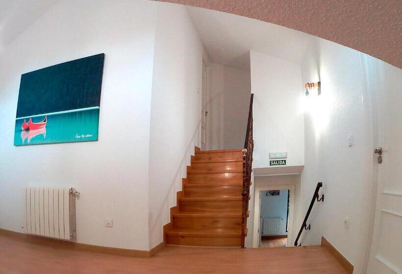 مبيت وإفطار Somo Surfskate Hostel