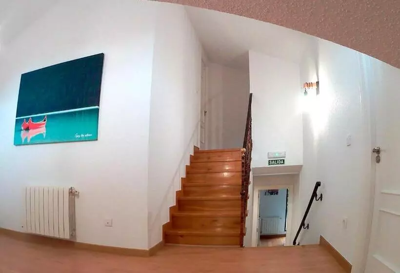 ベッドアンドブレックファースト Somo Surfskate Hostel
