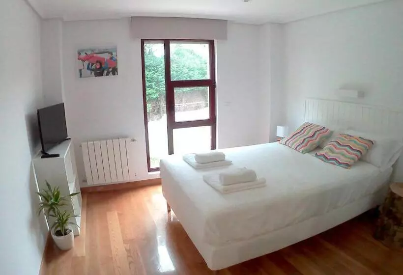 ベッドアンドブレックファースト Somo Surfskate Hostel