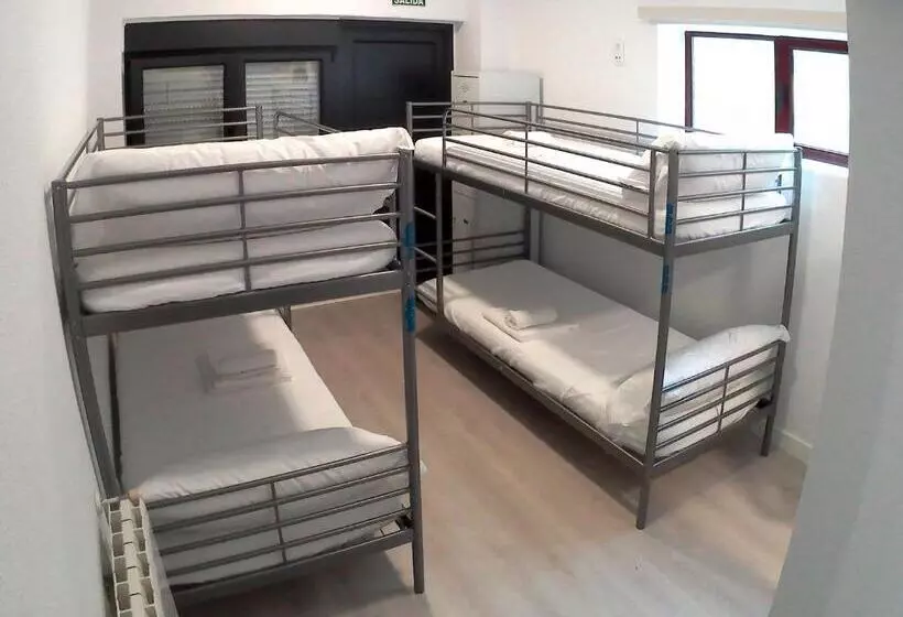 ベッドアンドブレックファースト Somo Surfskate Hostel
