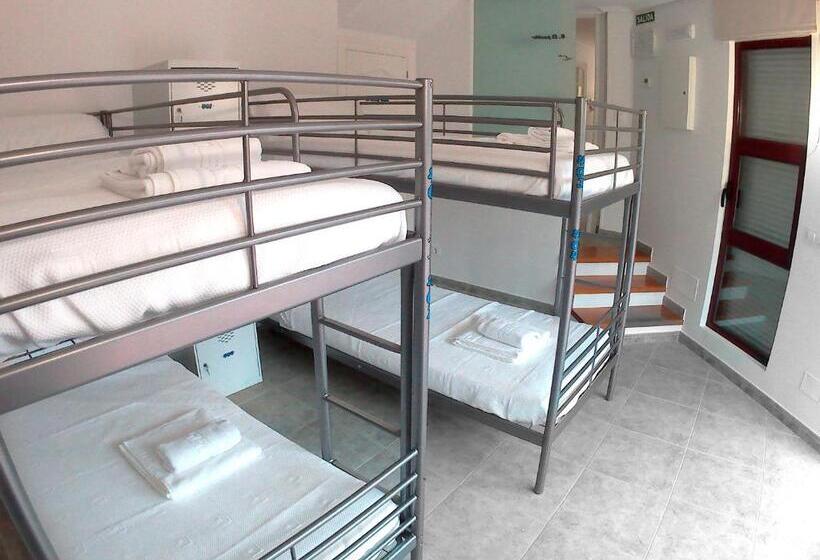 مبيت وإفطار Somo Surfskate Hostel