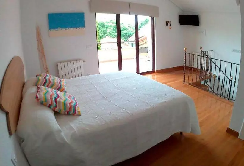 ベッドアンドブレックファースト Somo Surfskate Hostel