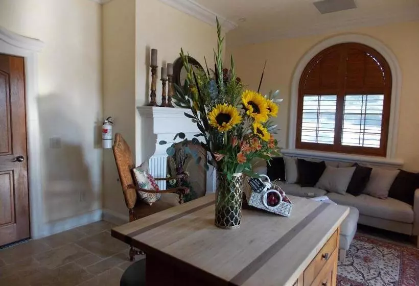 Aamiaismajoitus (B&B) Thorn Hill Vineyards Villa Suites