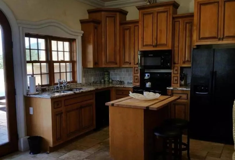 Aamiaismajoitus (B&B) Thorn Hill Vineyards Villa Suites