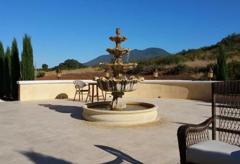 Aamiaismajoitus (B&B) Thorn Hill Vineyards Villa Suites