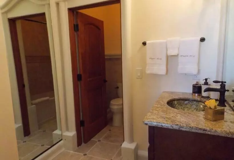 Aamiaismajoitus (B&B) Thorn Hill Vineyards Villa Suites