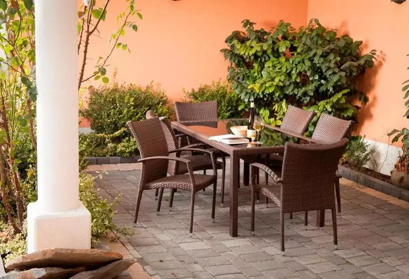 Aamiaismajoitus (B&B) Weingut Und Gästehaus Berger