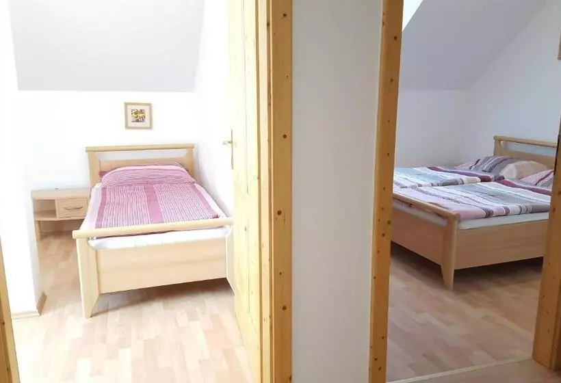 ホテル Gasthof Kremslehner