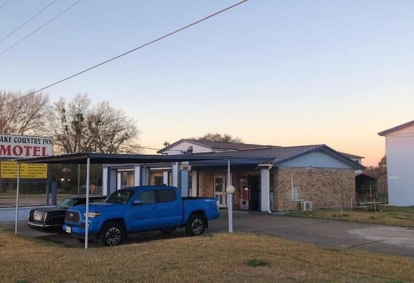فندق على الطريق Lake Country Inn