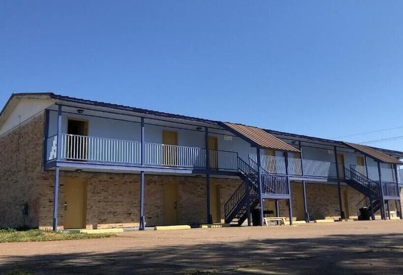 فندق على الطريق Lake Country Inn