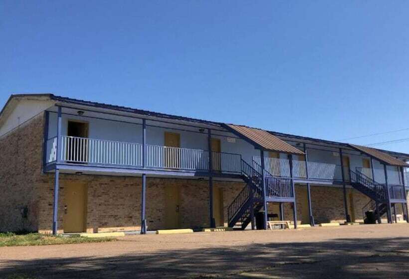 فندق على الطريق Lake Country Inn