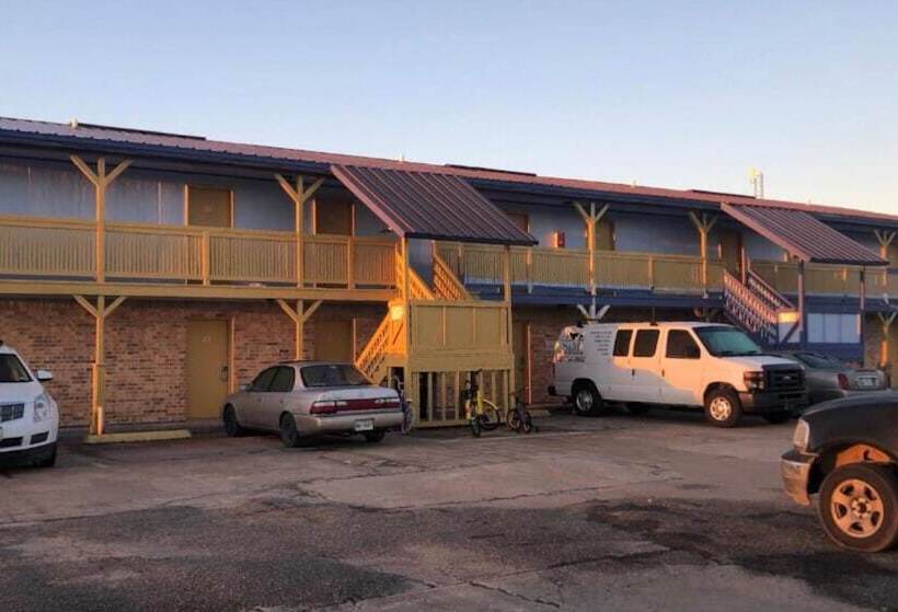 فندق على الطريق Lake Country Inn