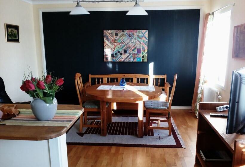 Vandrarhemmet Hammar   Hostel