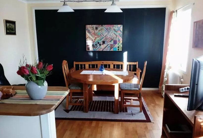 Vandrarhemmet Hammar   Hostel