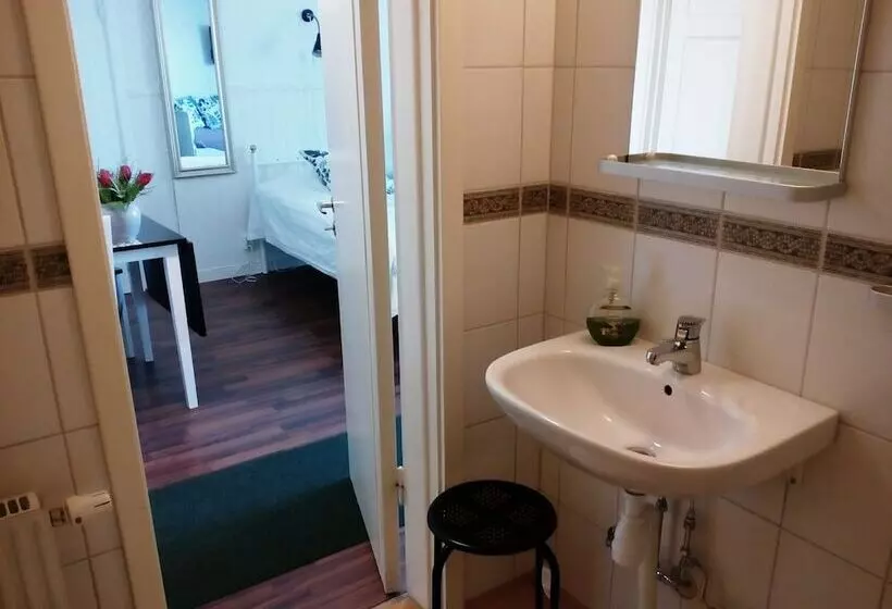 Vandrarhemmet Hammar   Hostel