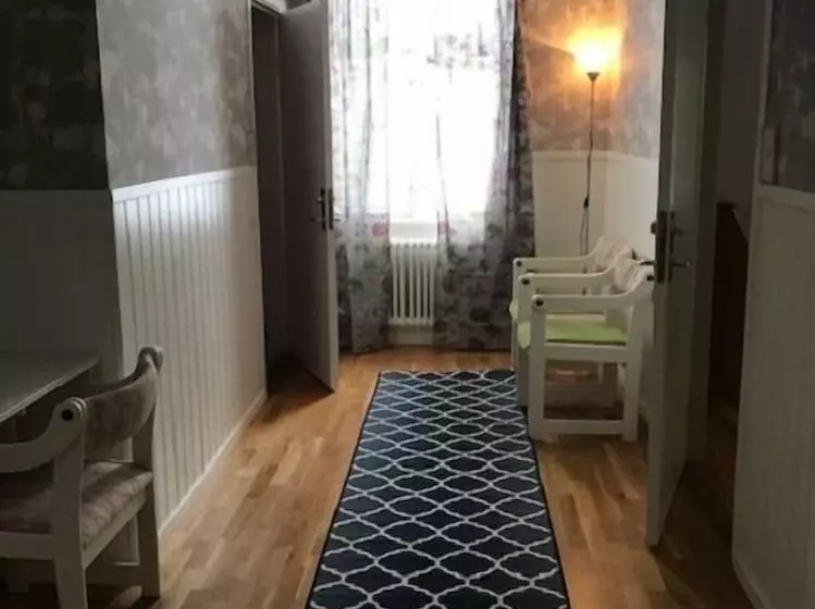 Vandrarhemmet Hammar   Hostel