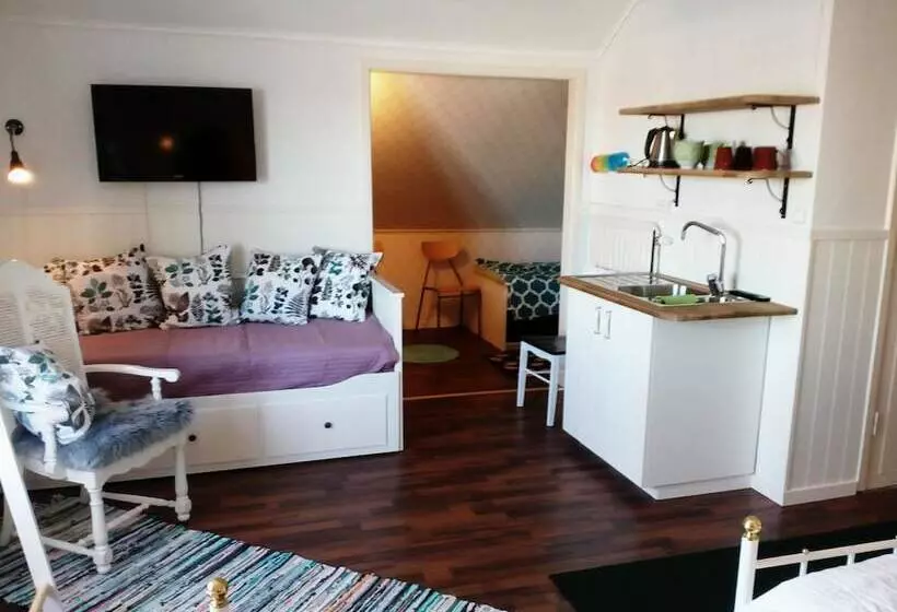 Vandrarhemmet Hammar   Hostel