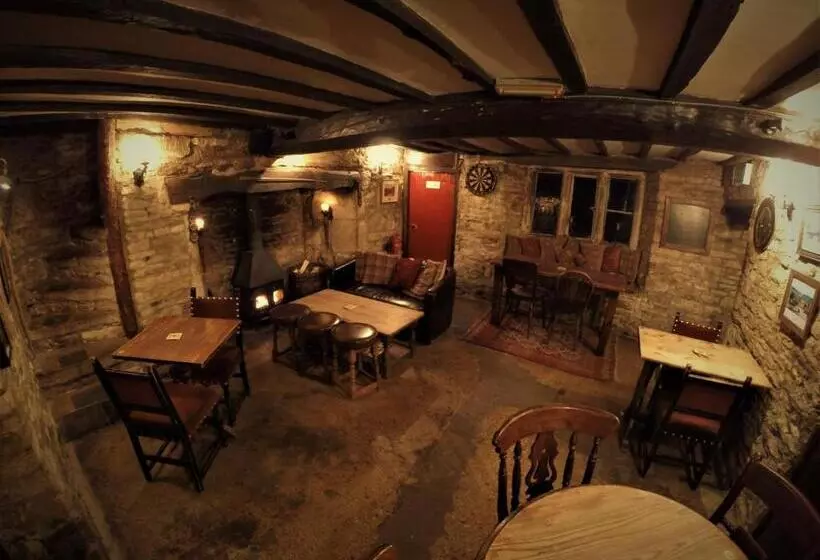 Retkeilymaja The Crown Inn