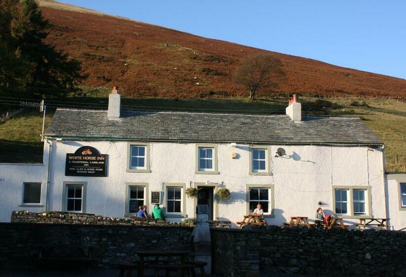 فندق صغير The White Horse Inn Bunkhouse