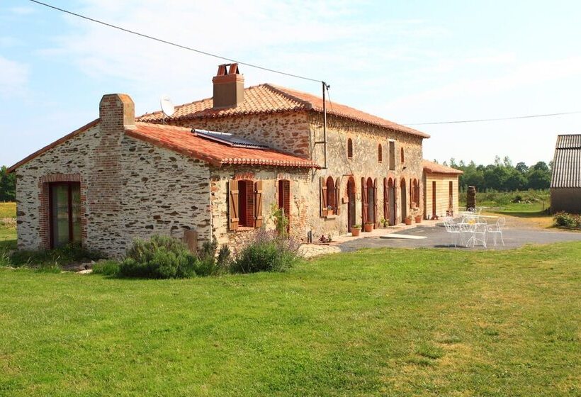 مبيت وإفطار Chambres D Hôtes Le Chateau Rouge