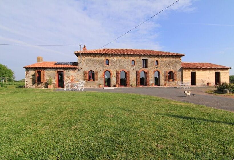 مبيت وإفطار Chambres D Hôtes Le Chateau Rouge