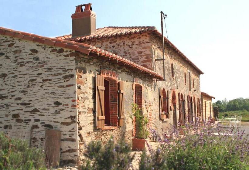 مبيت وإفطار Chambres D Hôtes Le Chateau Rouge