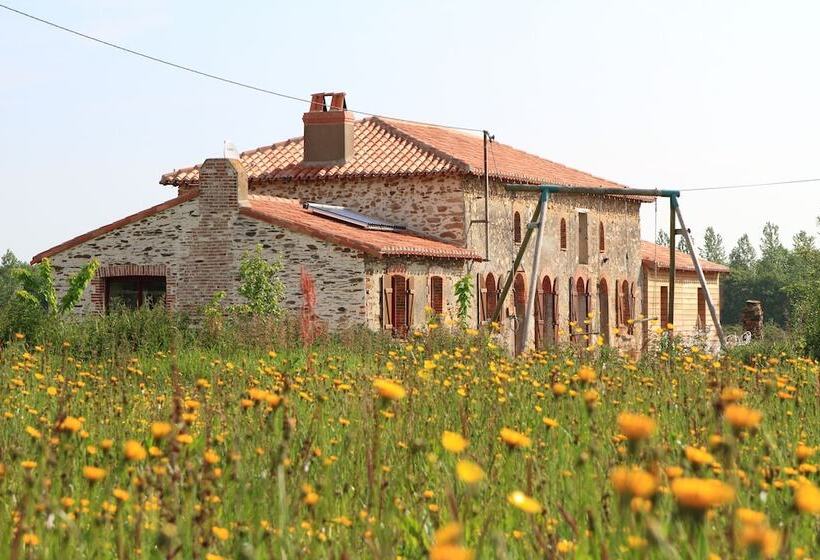 مبيت وإفطار Chambres D Hôtes Le Chateau Rouge