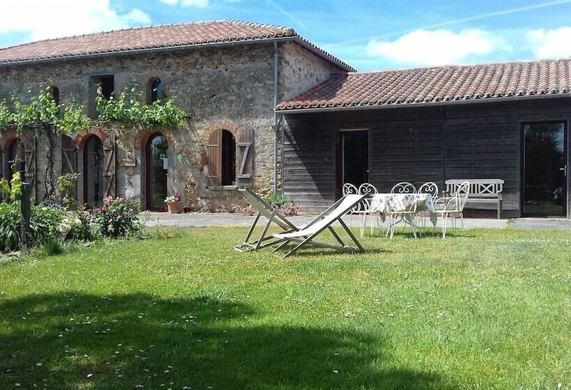 مبيت وإفطار Chambres D Hôtes Le Chateau Rouge